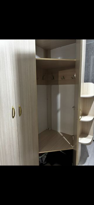 Продам шкаф в хорошем состоянии в прихожую/спальню