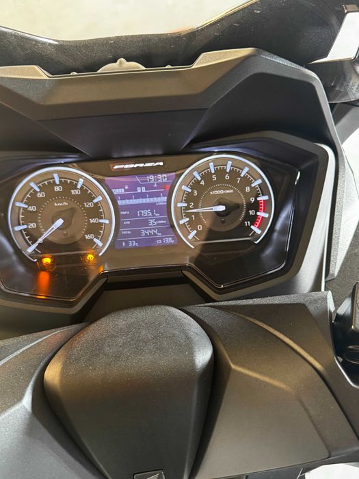 Honda Forza 350 (2024) – 3.400 km, stare impecabilă