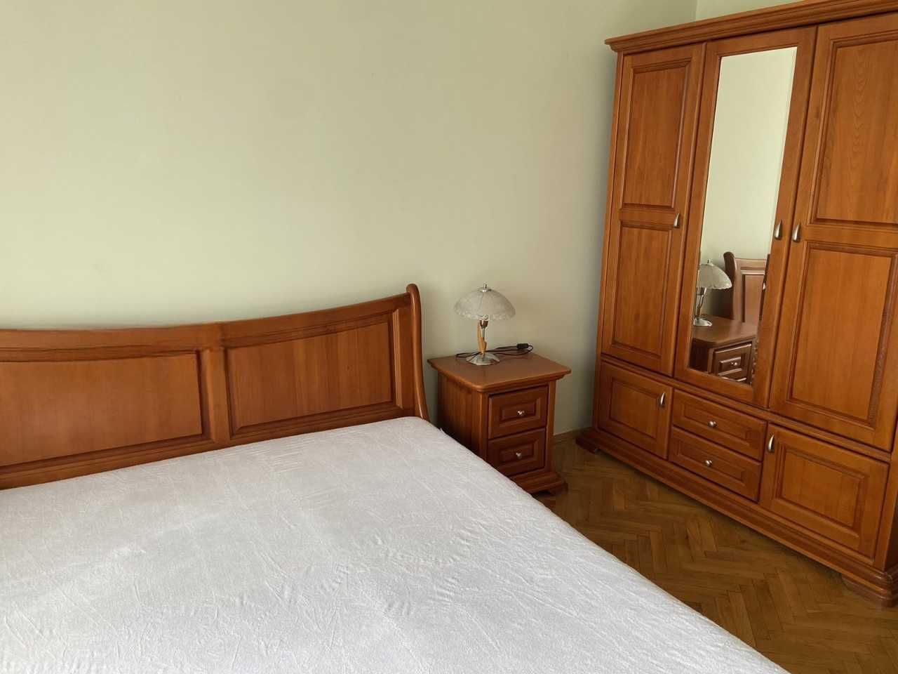 Дава се под наем Тристаен апартамент в София, Център - 75 кв.м за 612 € - Снимка #1