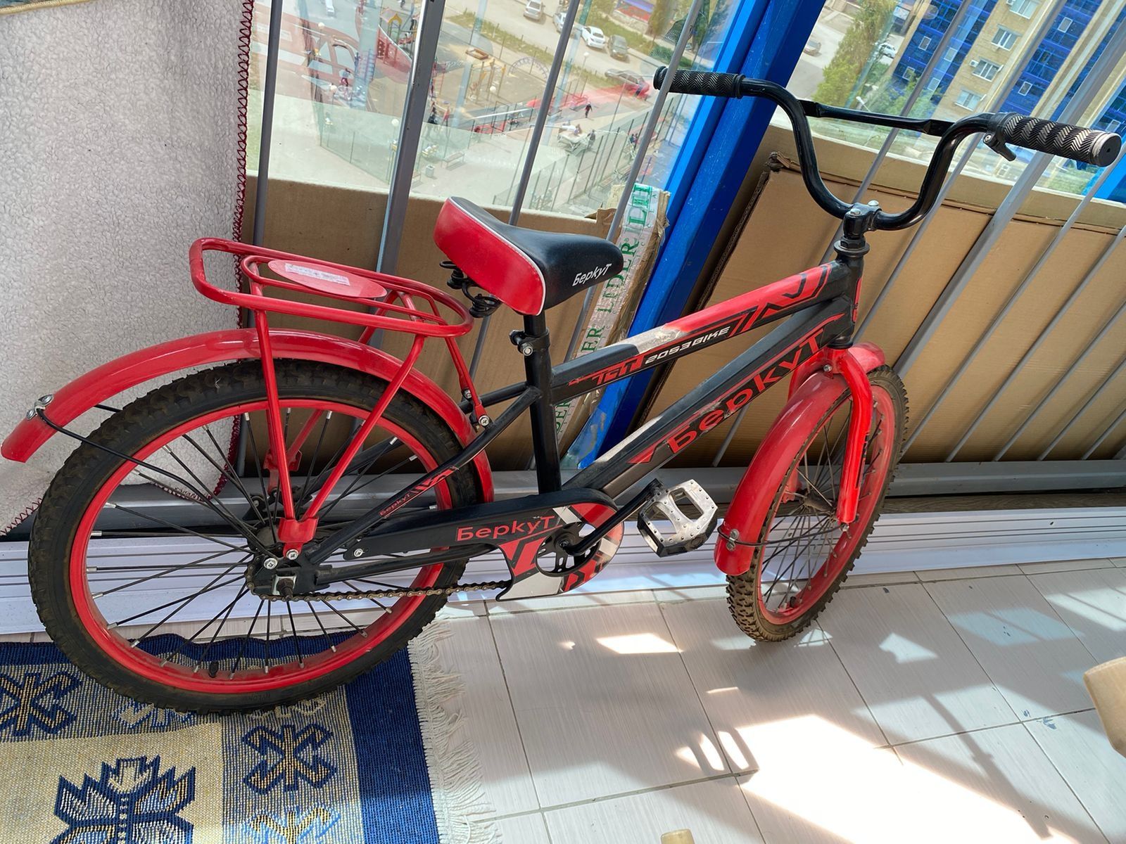 Продам велосипед ,Беркут' красного цвета с 8-ми лет и выше