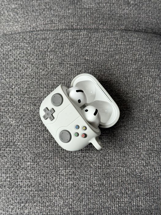 Като нови автентични безжични слушалки Apple AirPods 4 (ANC)