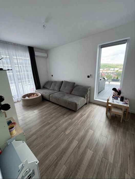 Apartament retras 3 camere vanzare