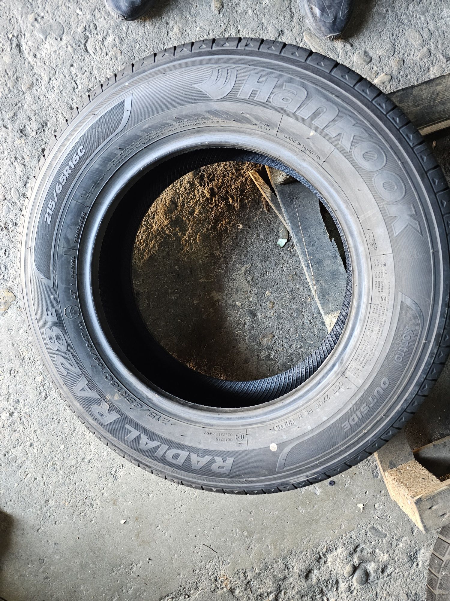 2 anvelope vara noi 215 65 16C Hankook