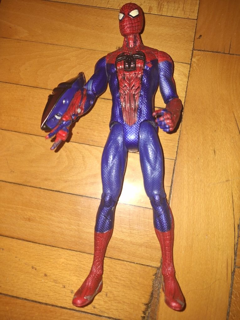 figurina Spiderman Marvel Hasbro cu sunete si lumini