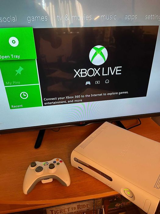 Xbox 360 2 controllere + kinect