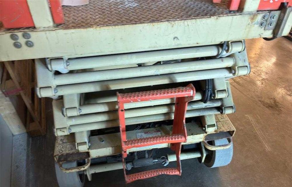 Ножична платформа JGL 3246E2 Работна височина 12м.