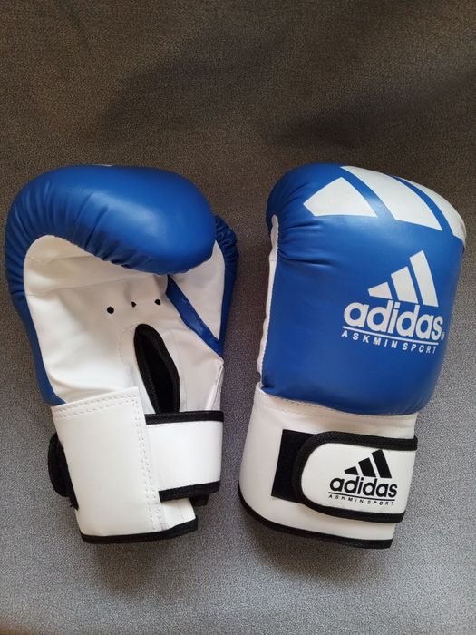 Боксерские перчатки в идеальном состоянии