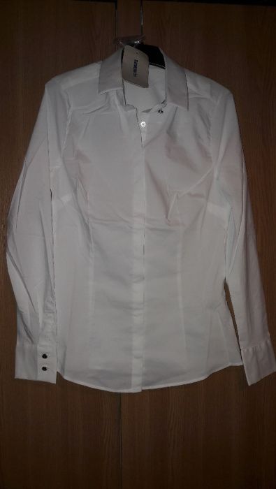 Camasa alba Waikiki, XS si S, cambrata, si pentru scoala