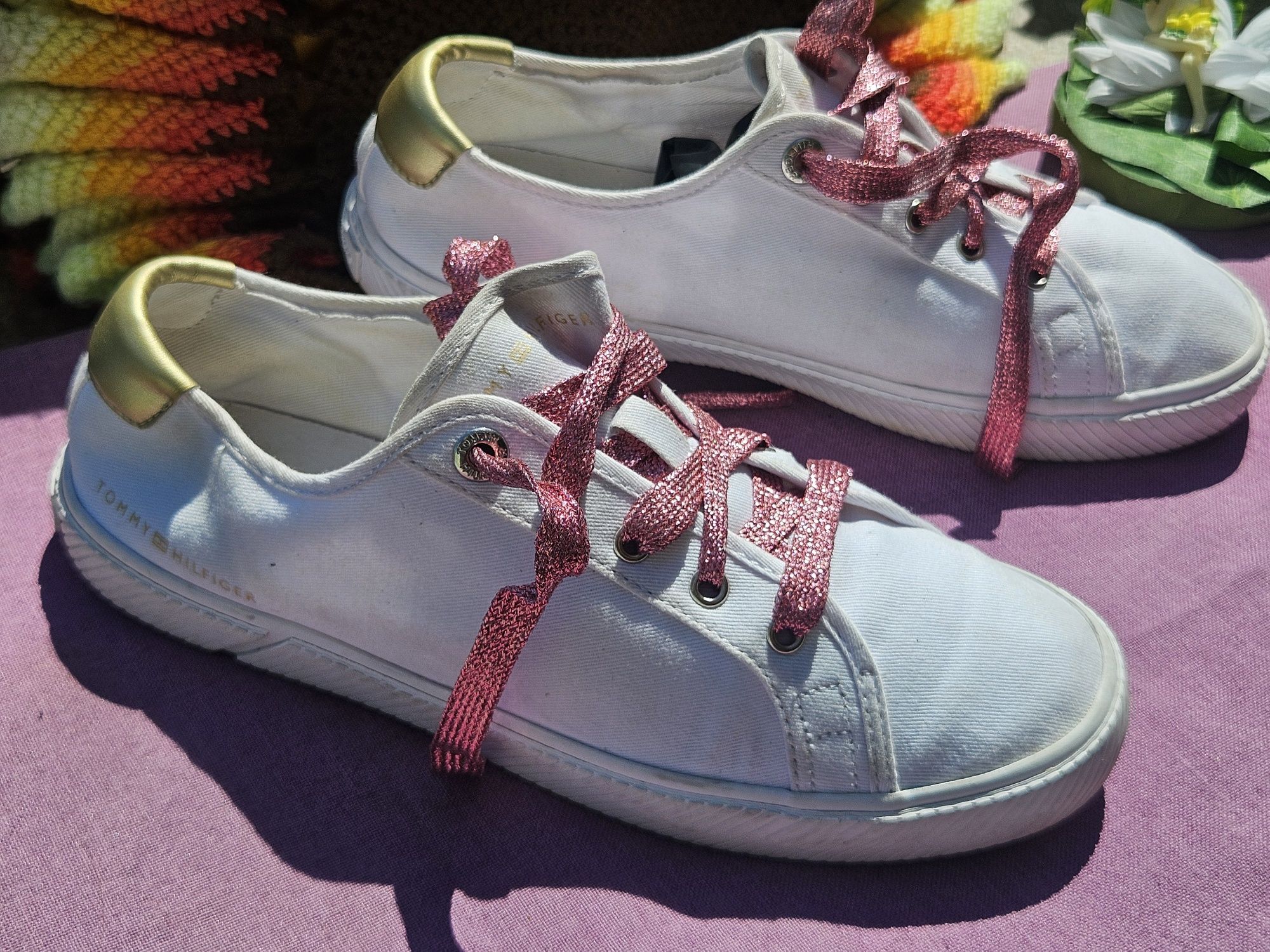 Tommy Hilfiger оригинални бели кецове N39