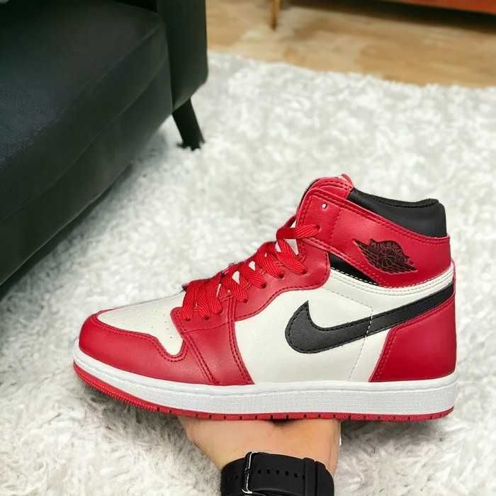 Nike Air Jordan 1 High Chicago Red