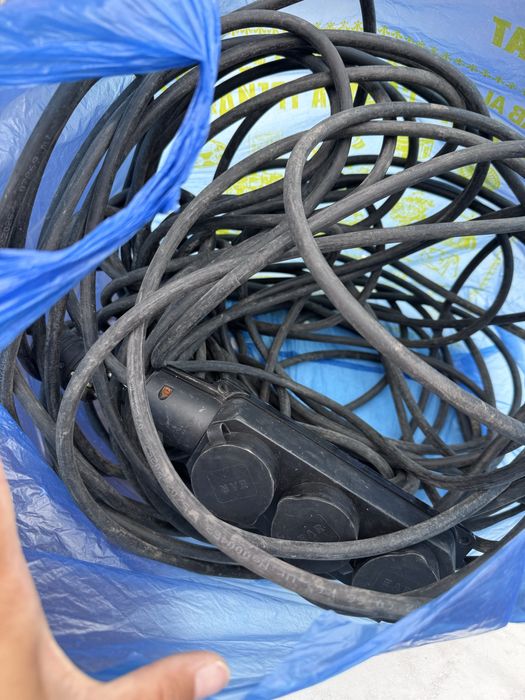 Продам кабель. Длина  23метра , вольт 220 , покупала всего месяц назад