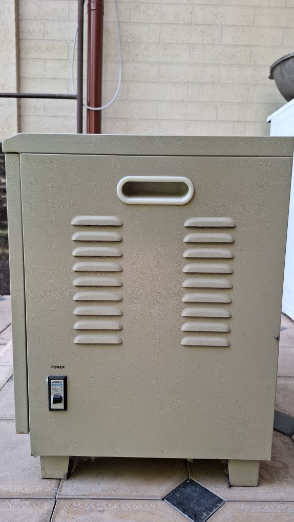 Stabilizator Andeli 10000 VA