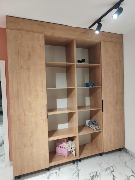 Шкаф сатылады жана 150 мынга