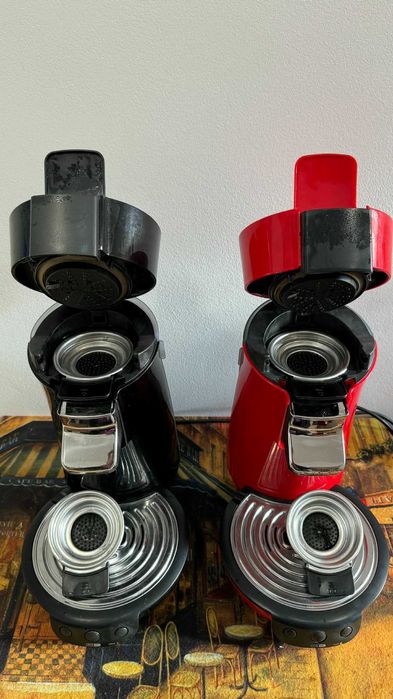 Vand 2 espressoare Philips Senseo cu paduri de cafea.