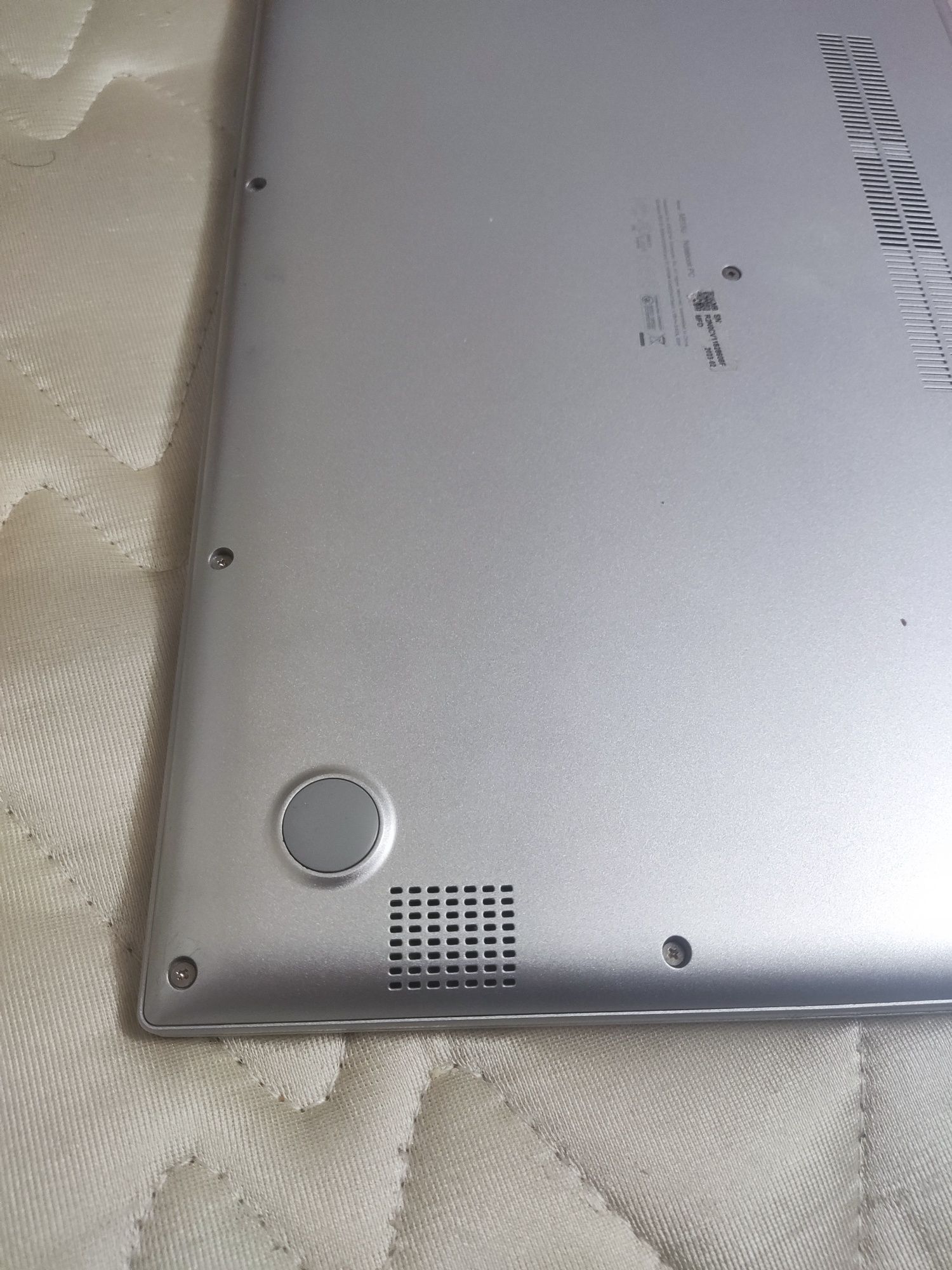Noutbuk Asus vivobook