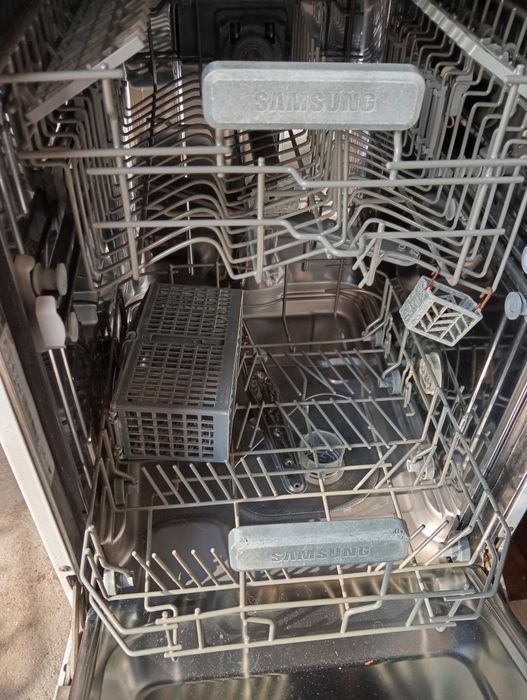 Продам посудомоечную машину