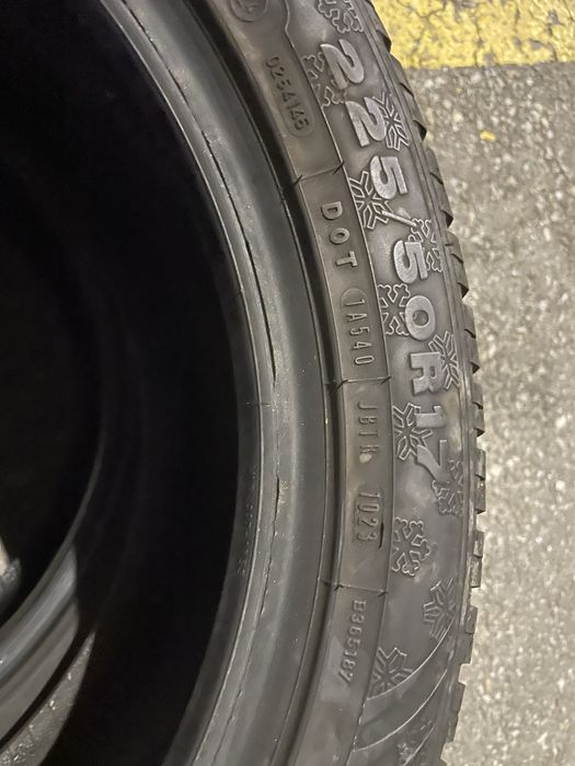 2 anvelope iarna 225/50/17 Dunlop