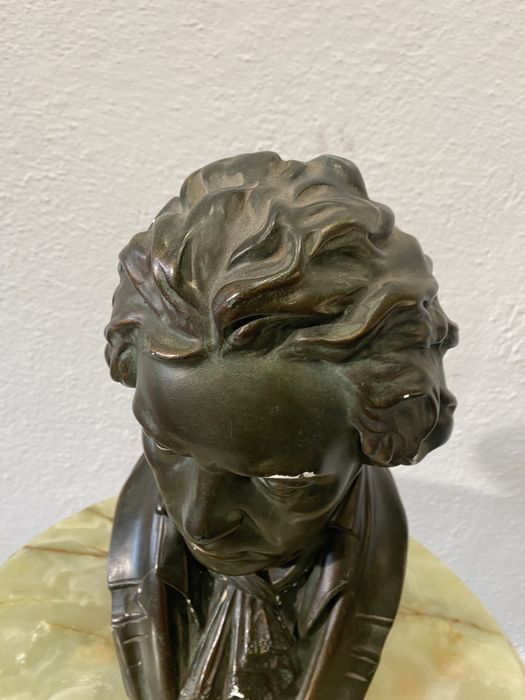 Бароков бюст скулптора от порцелан