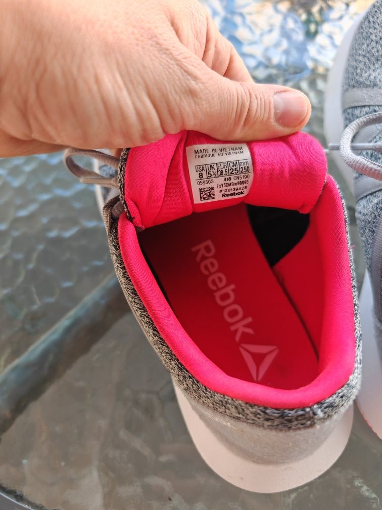 Adidasi Reebok în stare perfecta!