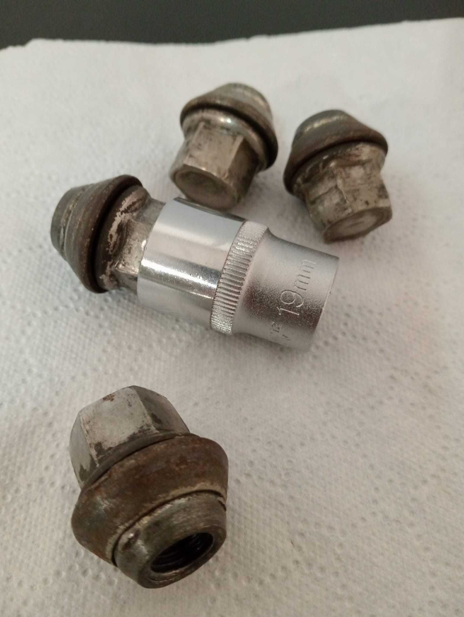 suruburi, buloane, prezoane roti jante Ford cheie - hexagon de 19mm