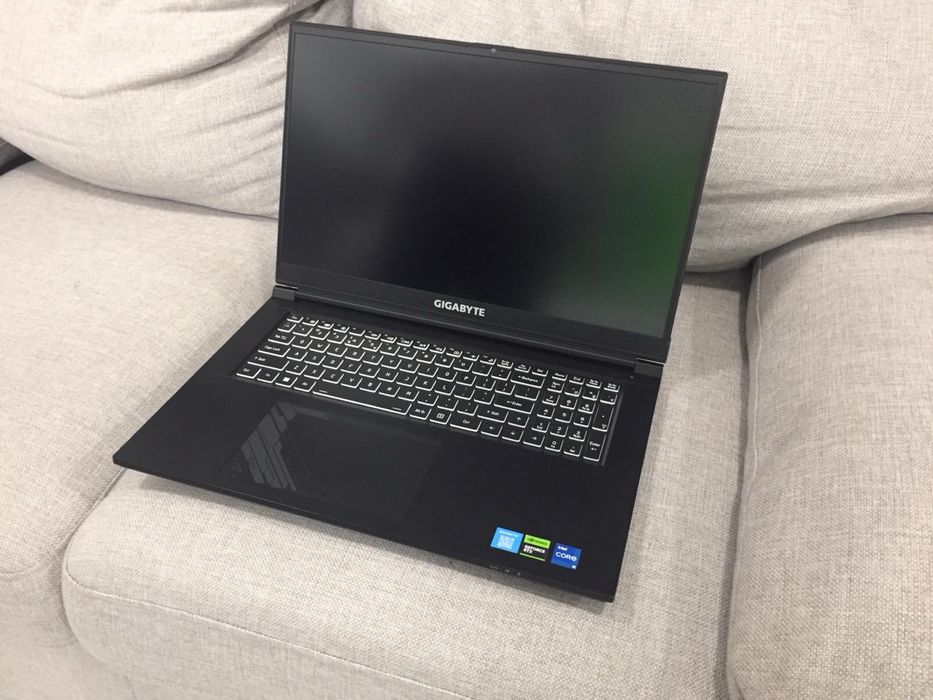 Лаптоп Gigabyte 17 inch