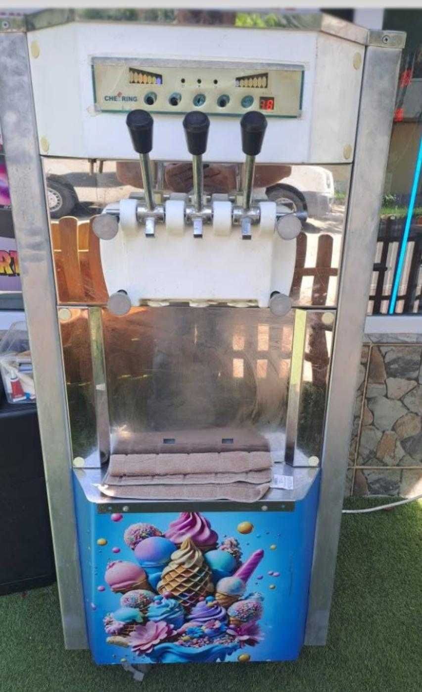 Mașină de înghețată stradala