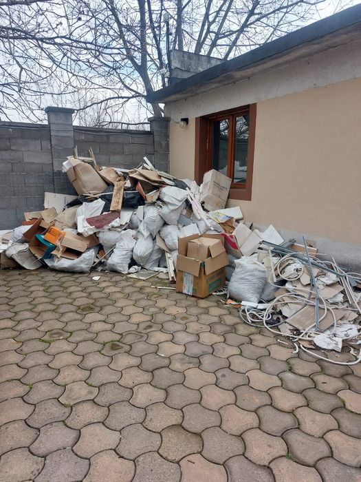 Debarasez ridic saci cu diverse deseuri