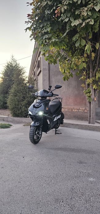 Skuter Kavasaki Italy R2 sotiladi xolati zor