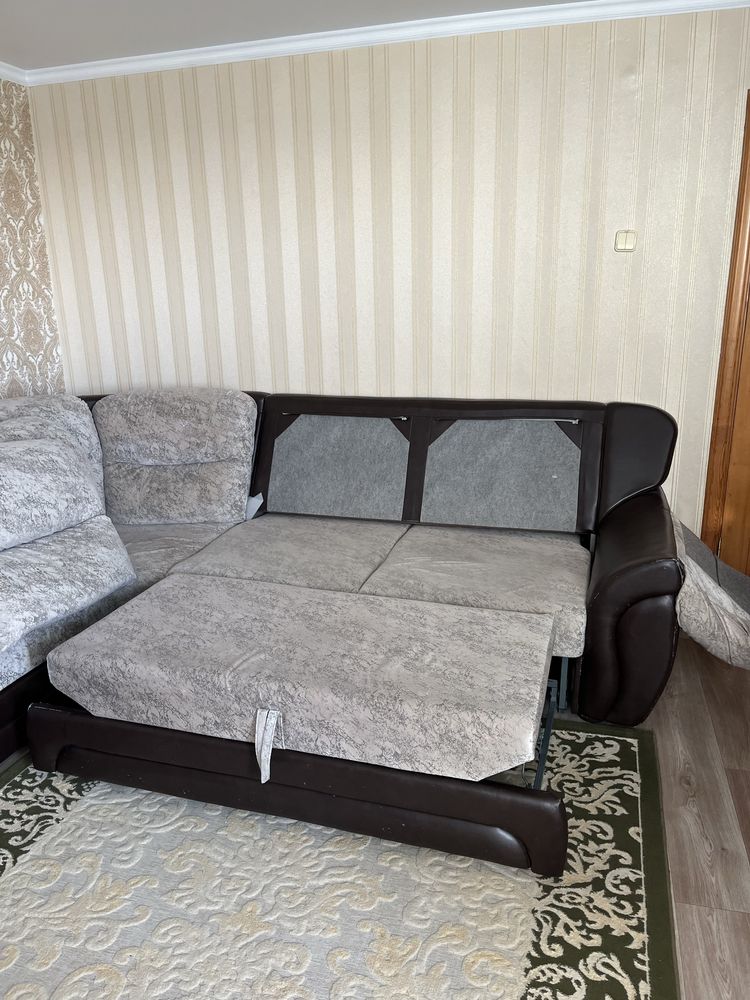 Продам угловой диван. Производство Россия.