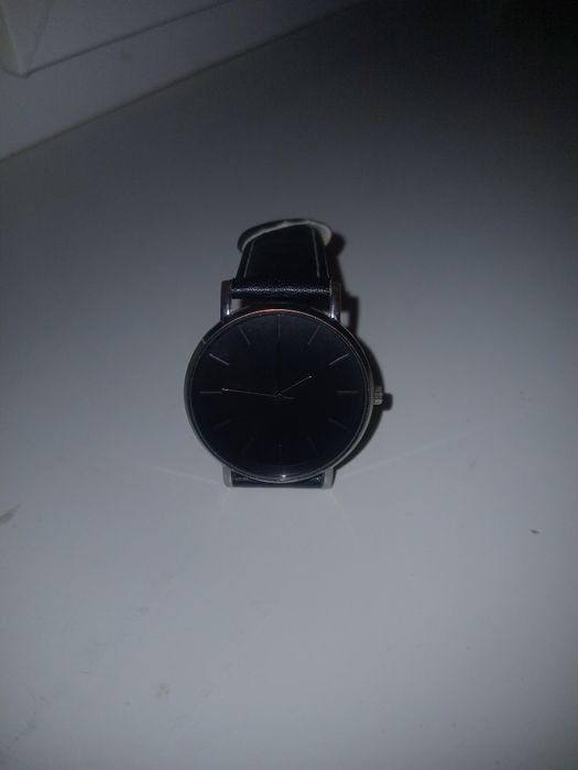 Наручные час черный
