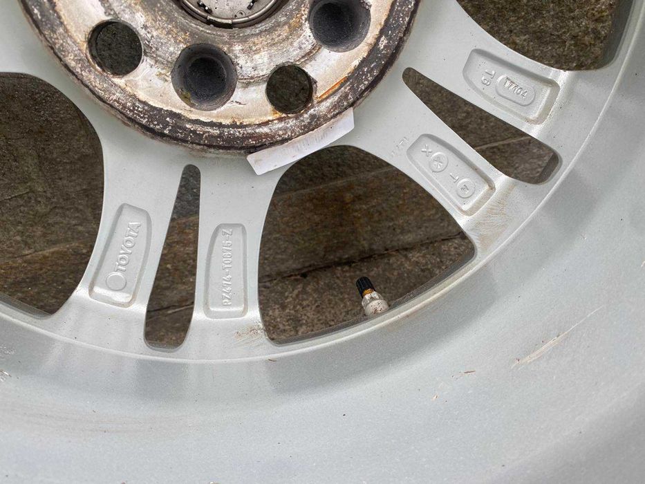 Гуми с джанти 205/60R16 за Toyota