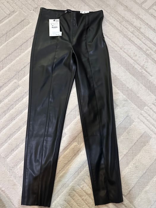 Pantsloni piele zara