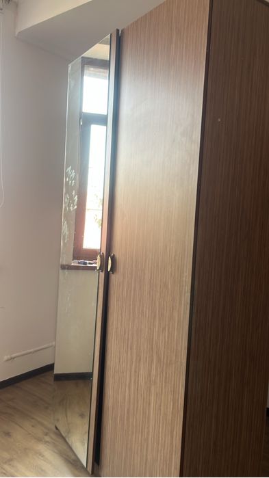 Шкаф жаксы состаяниеде тур алам десеңіздер казахфильмде тур, полка бар