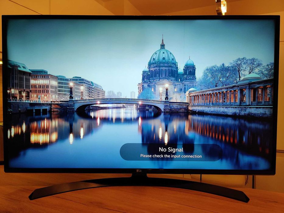 Телевизор LG 49" SmartTV със забележки