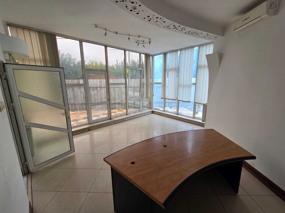 Cladire birouri si depozit + Casa de locuit