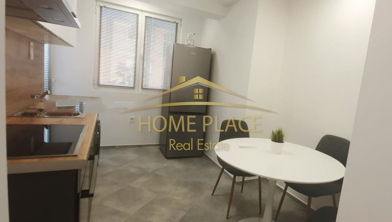 Дава се под наем Тристаен апартамент в Варна, Червен площад - 90 кв.м за 765 € - Снимка #2