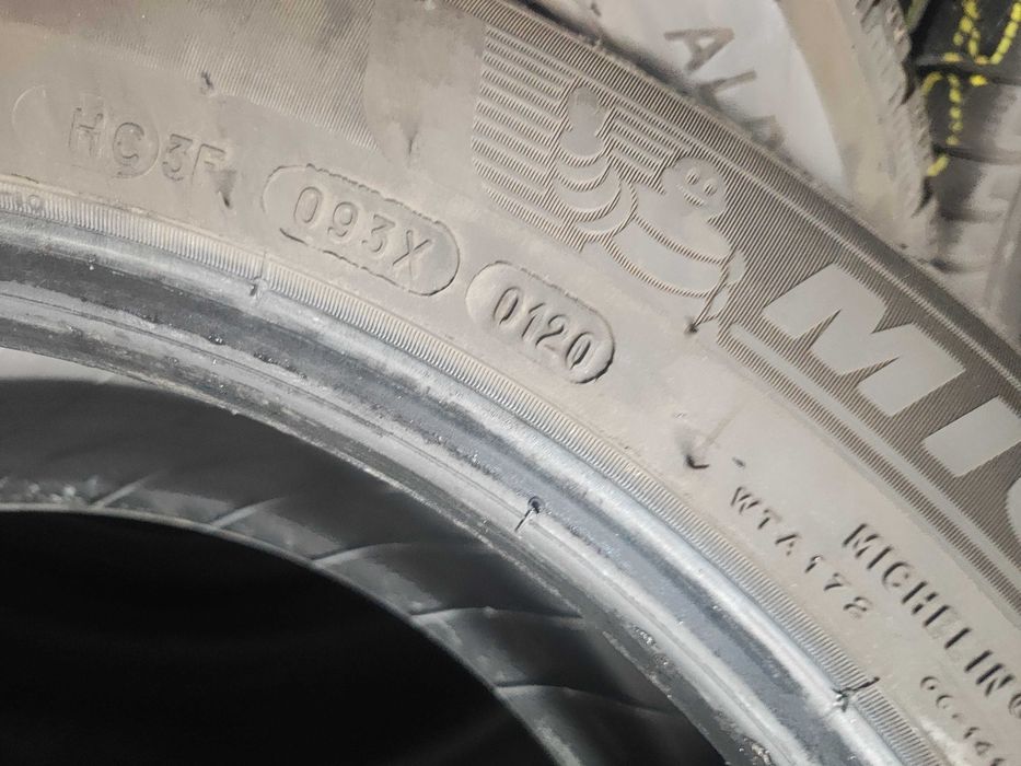 4бр.зимни гуми 215/55/17 Michelin