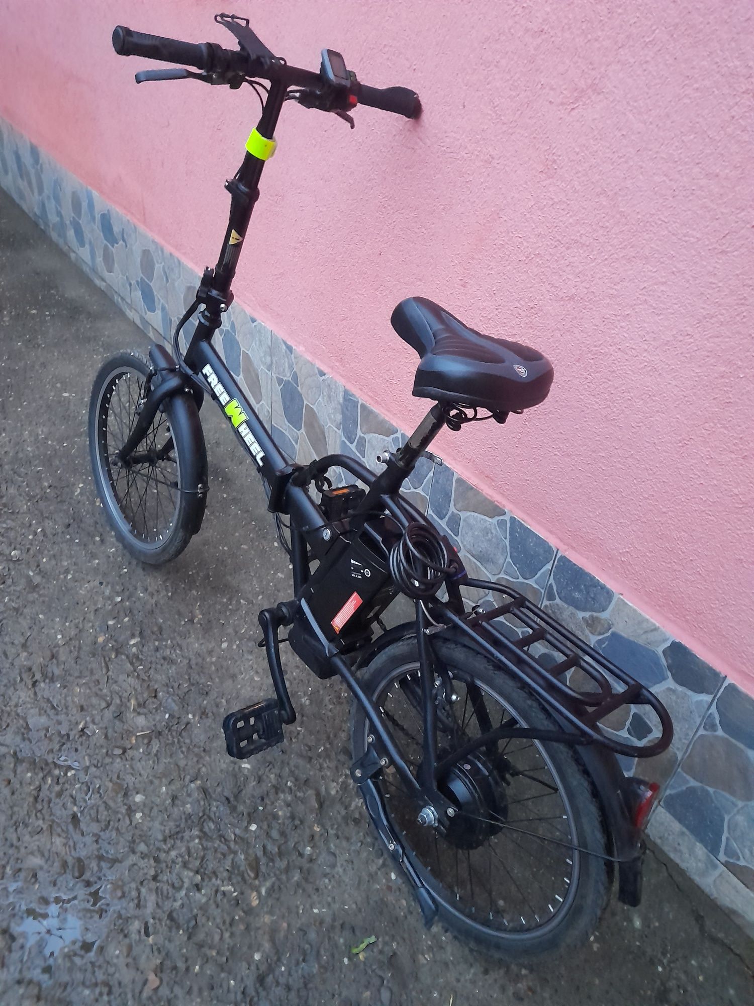 Se vinde bicicletã electricã ìn stare perfecta ca nouã frìni lumini