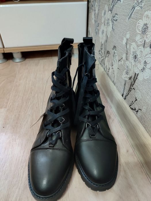 Ботинки новые 39 размер