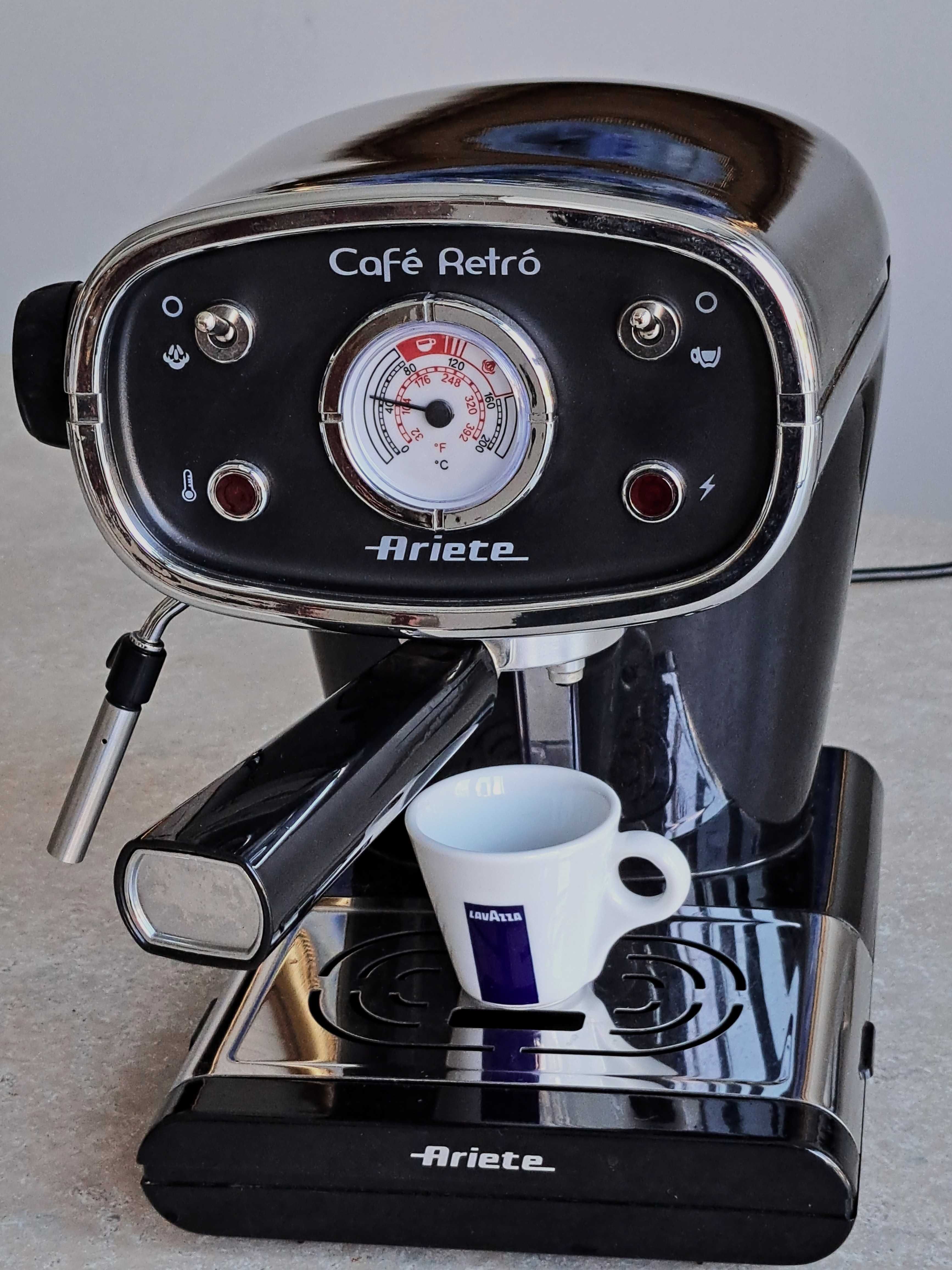 Kафемашина ARIETE CAFE RETRO еспресо машина със стиймър