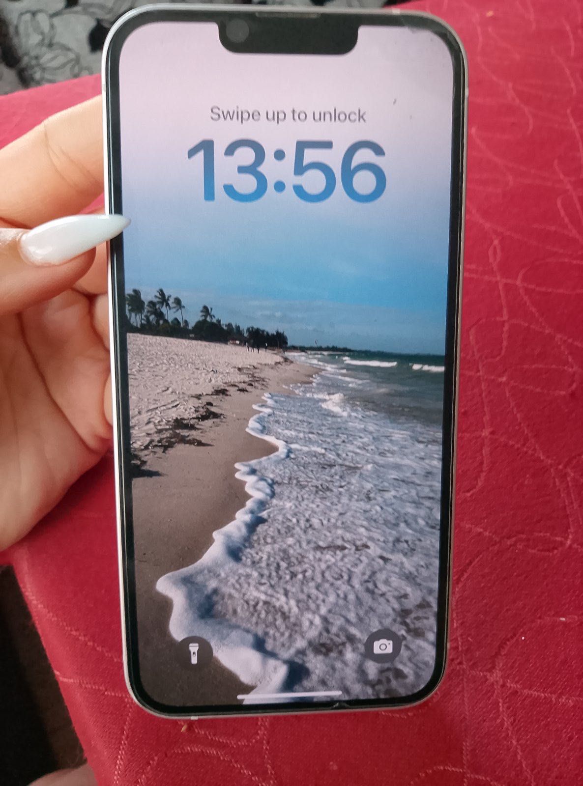 Продавам iphone 13 - 128GB