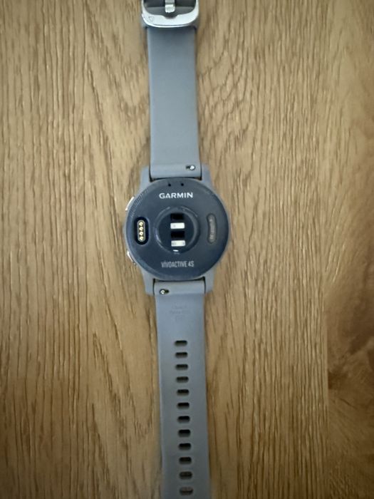 Часовник Garmin Vivoactive 4S