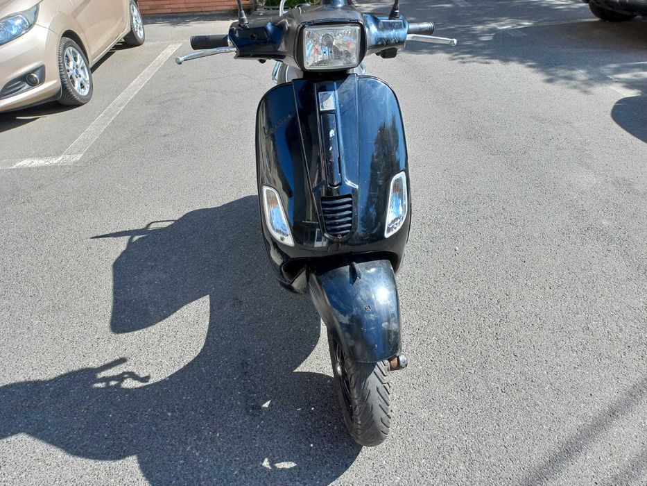 Scuter Piaggio Vespa inregistrat 25kmh (se conduce fara permis)