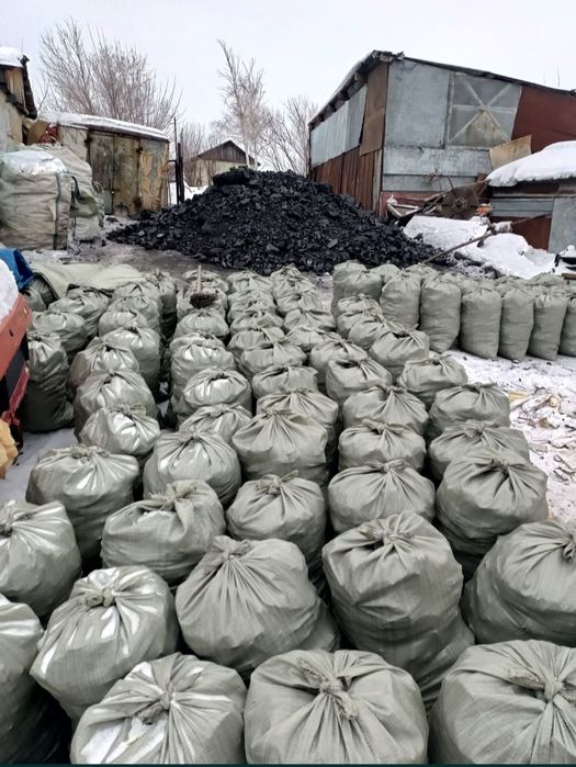 Уголь и дрова мешками