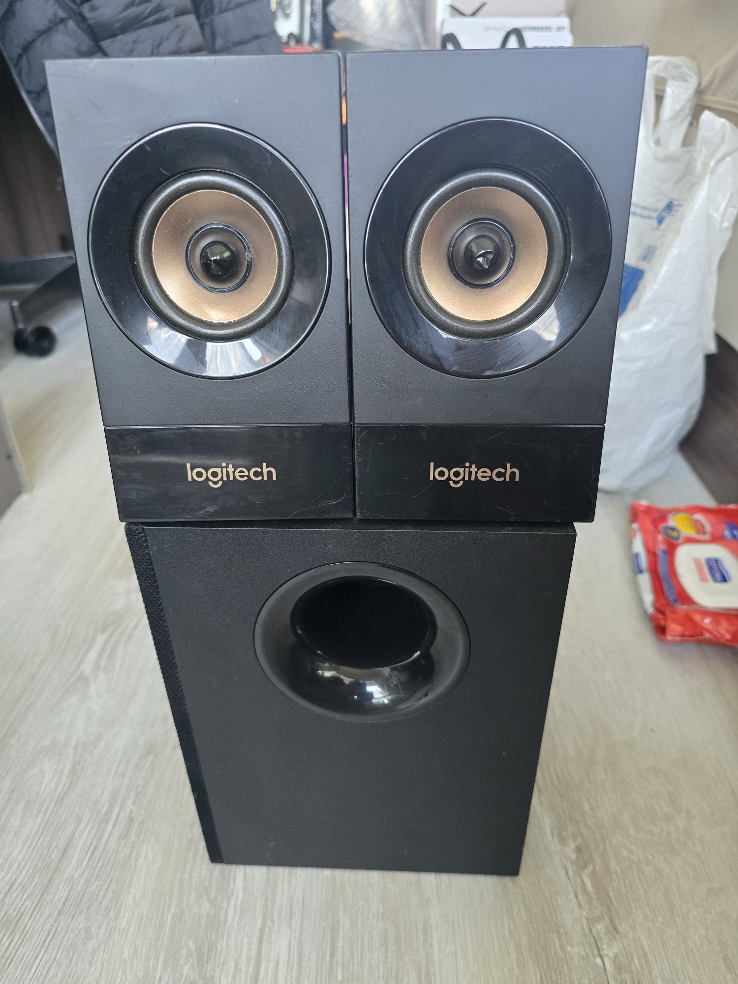 Тонколонки Logitech z533