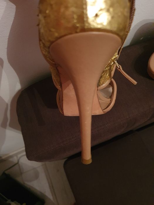 Sandale Escada, piele naturala, marimea 39, 120 lei, negociabil