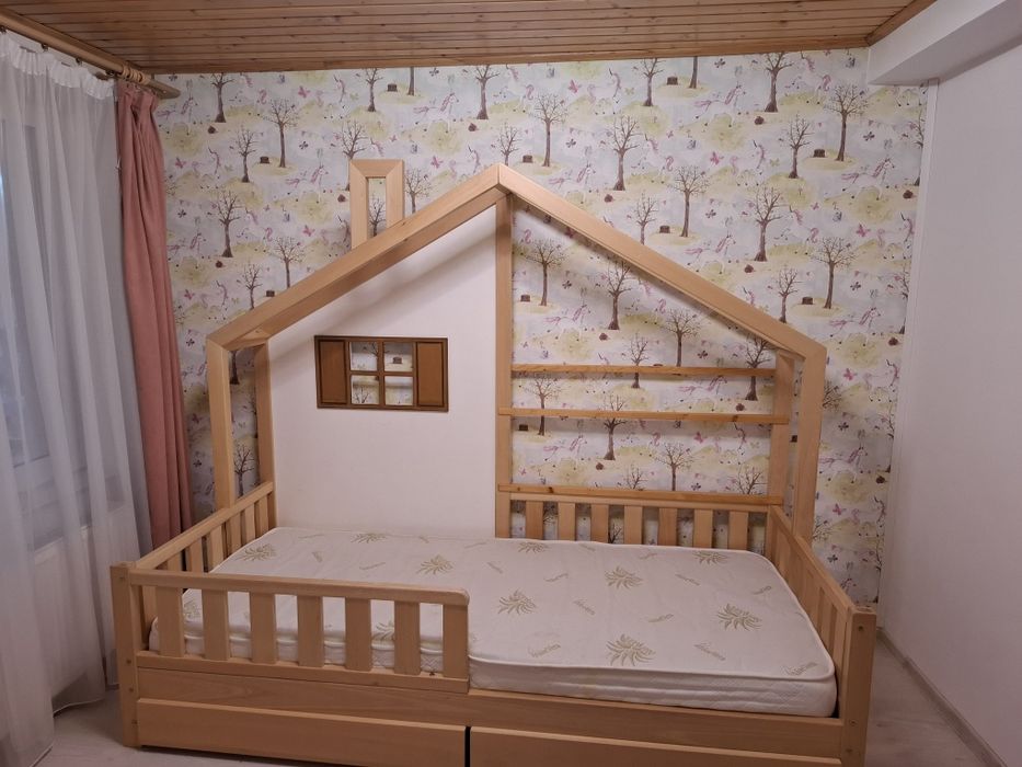 Pat casuta din lemn masiv