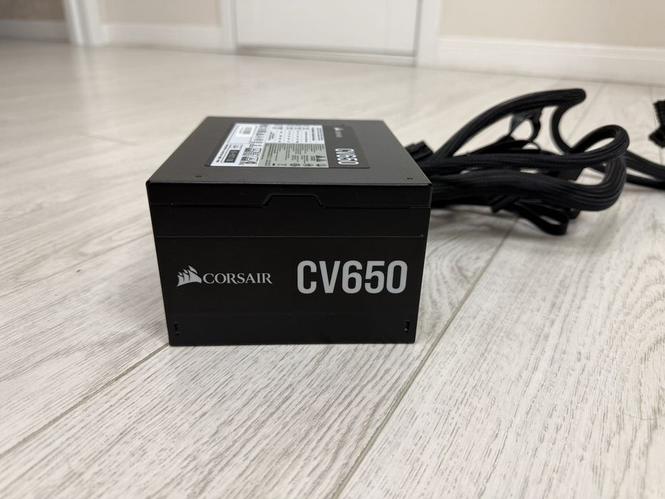 Блок питания Corsair 650Вт