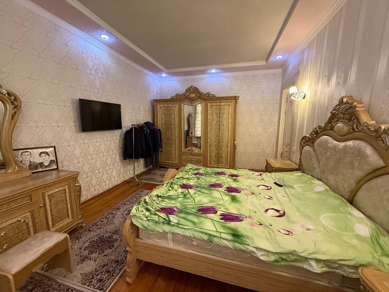 Учтепа тумани Иззада 5,3 сотх 6 хоналик ховли сотилади 400000$