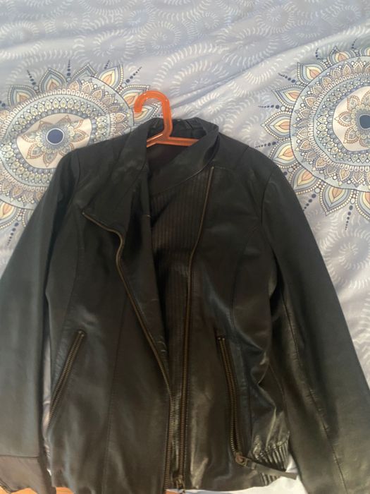 Geacă de culoare neagra